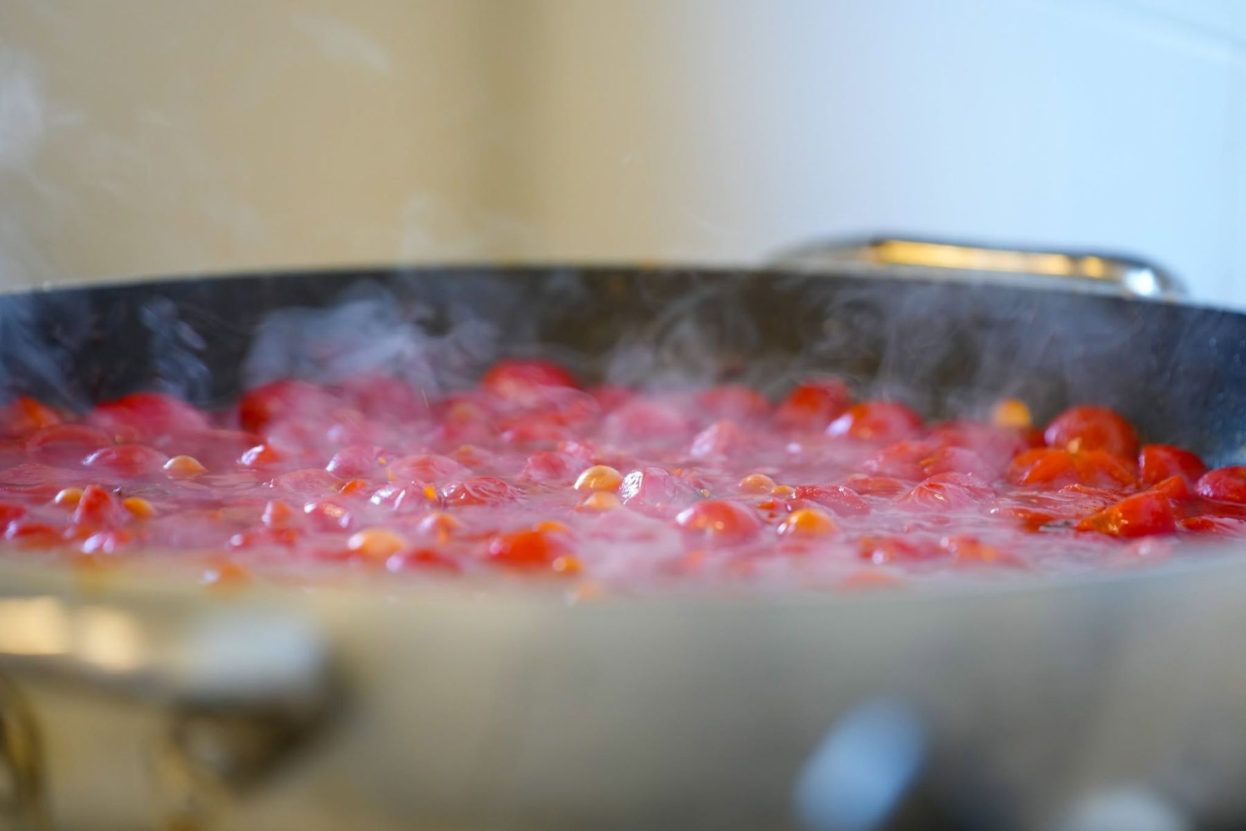 Sugo al pomodoro in cottura