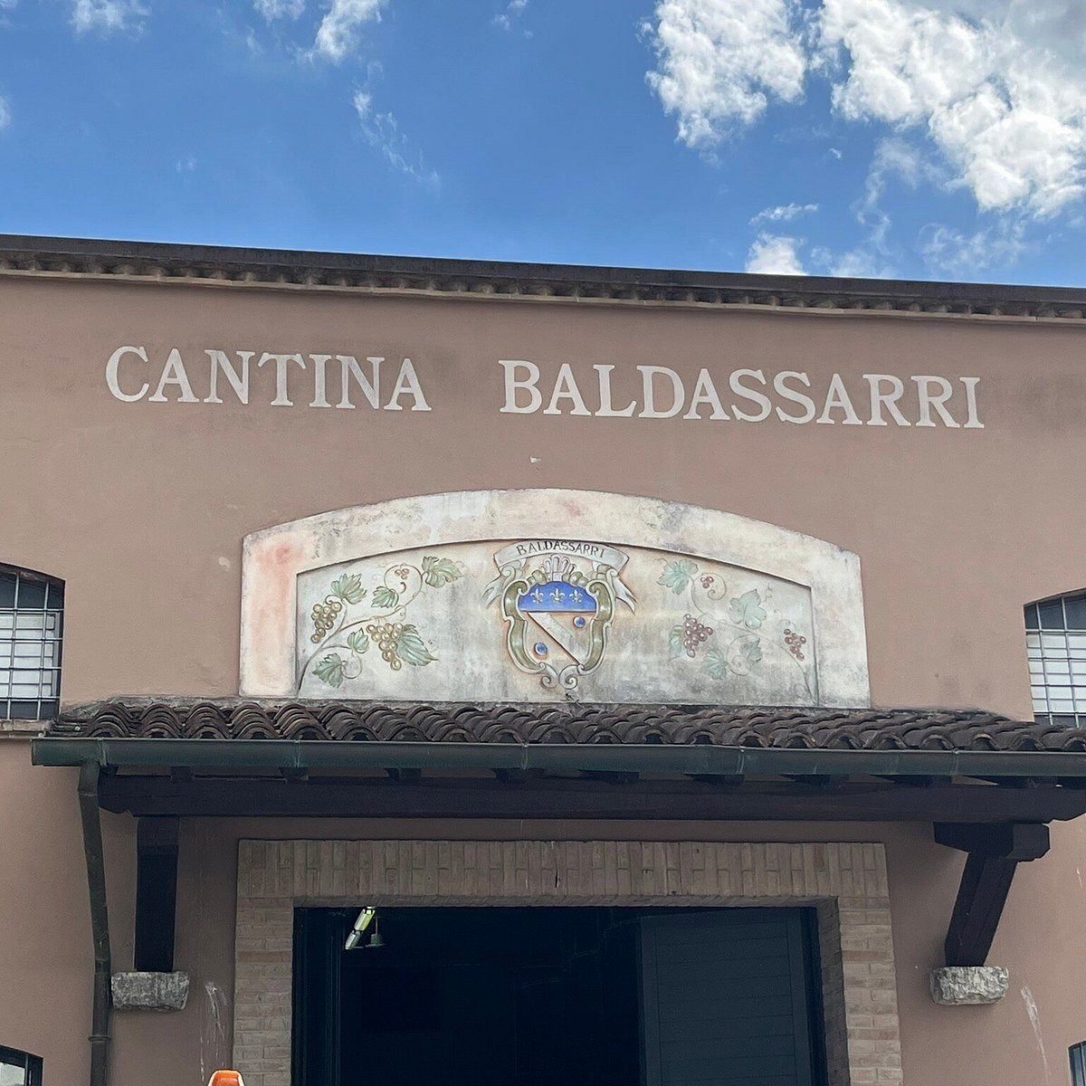 Facciata della Cantina Baldassarri a Collazzone