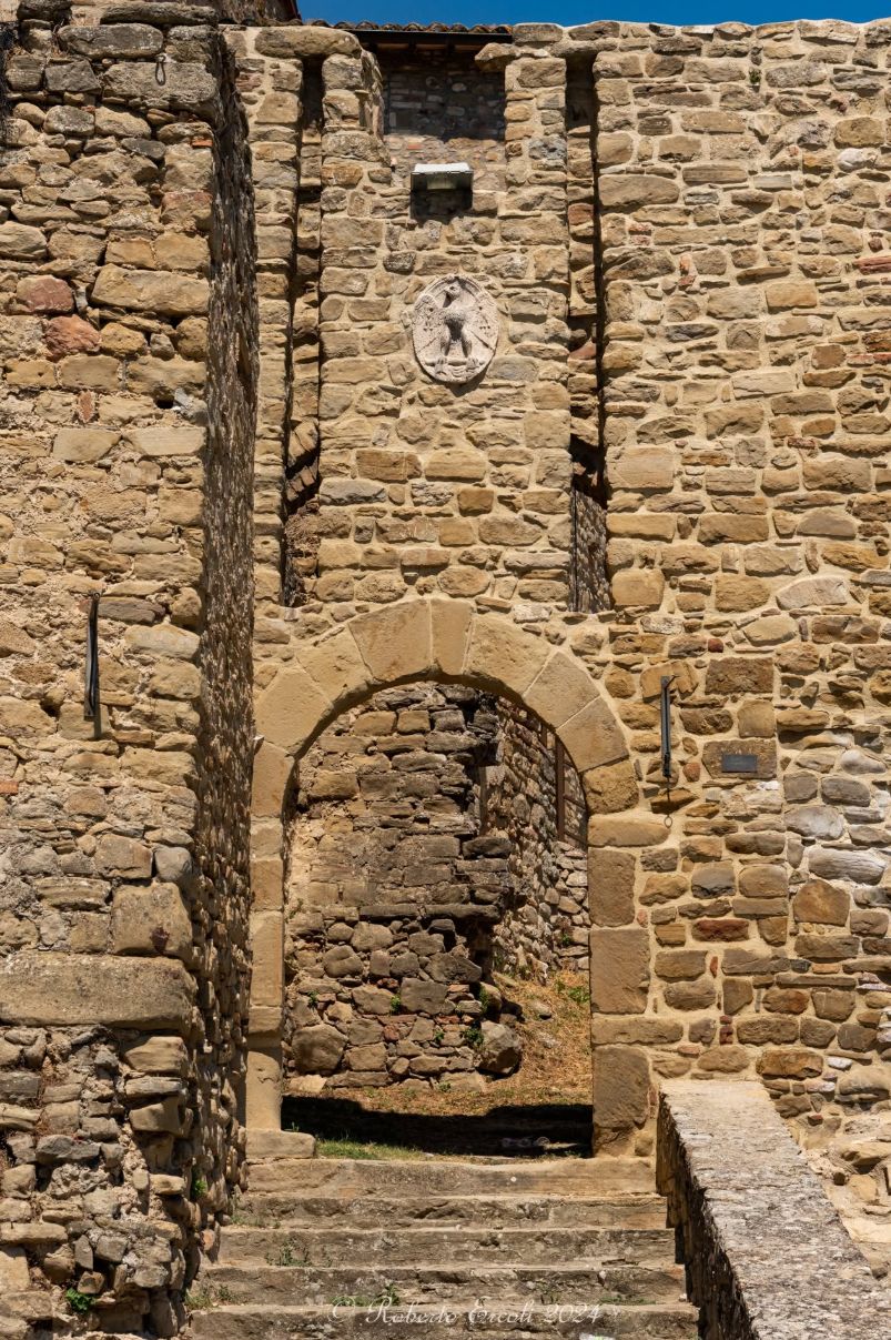 Arco d'ingresso del mastio del castello di Gaglietole